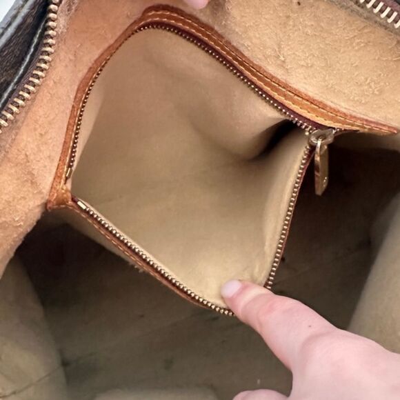 ✅AUTHENTIC✅LOUIS VUITTON LOOPING GM - Picture 12 of 15